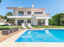 Фотографія готелю: Birre Villa Sleeps 9 with Pool Air Con and WiFi