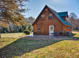 Hotel fotografie: Luxury Cabin with Pond, Working Ranch Near Nevada, MO