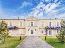 Hotel fotografie: Neac Chateau Sleeps 10 with Pool Air Con and WiFi