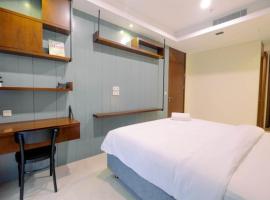 होटल की एक तस्वीर: Good View 2BR Apartment at Pondok Indah Residence