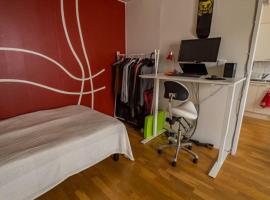 מלון צילום: Functional and comfy studio close to everything