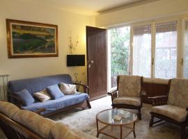 Hotel Photo: Marina di Castagneto Carducci Villa Sleeps 10 WiFi