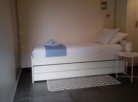 Hotel foto: Athens International Airport Studio with Parking and Garden