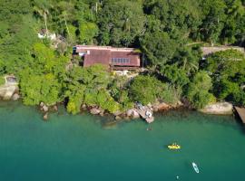 होटल की एक तस्वीर: Paraty Casa exclusiva na frente do mar