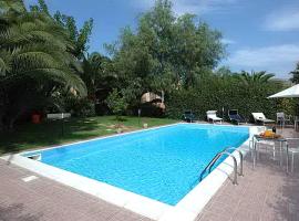 Hotel kuvat: Ballata Villa Sleeps 10 Pool Air Con WiFi