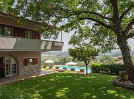 Foto di Hotel: Rigomagno Villa Sleeps 14 Pool Air Con WiFi