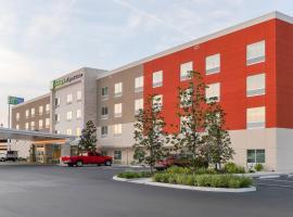 A picture of the hotel: Holiday Inn Express & Suites - Tampa East - Ybor City, an IHG Hotel