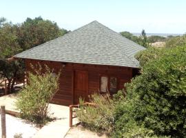 A picture of the hotel: Bajada directa a la playa