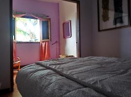 होटल की एक तस्वीर: The Violet House muy cerca del Aeropuerto Tenerife Norte