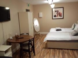 Hotel Photo: Bijoux by the lee wheelchair/ family apartment