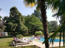 Hotel fotoğraf: L'ARRATZ 6 pl. Gîte de France Occitanie Auvillar Tarn et Garonne