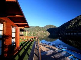 Douro Yacht Charter & Bungalows, hotel en São João da Pesqueira