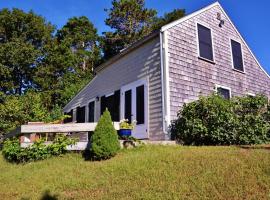 A picture of the hotel: Ipswich Cottage with Beautiful Views, 5 Mins to Beach