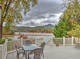 Hotel Foto: Lakefront Hiawassee Home with Boat Dock and Hot Tub!