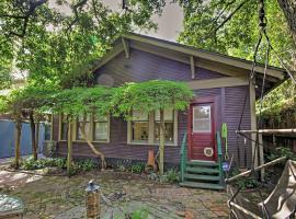 Hotel kuvat: Quaint Houston Hideaway with Yard Less Than 3 Mi to Downtown