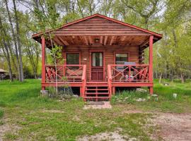 Фотографія готелю: Cozy Colorado Cabin with Deck, Grill and River Access!