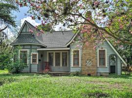 A picture of the hotel: Adorable Cottage Less Than 1 Mi to Guadalupe River and Dtwn