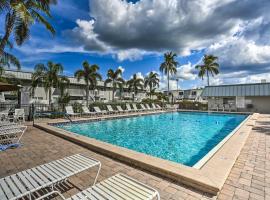 Фотография гостиницы: Fort Myers Condo with Pool - 9 Mi to Fort Myers Beach