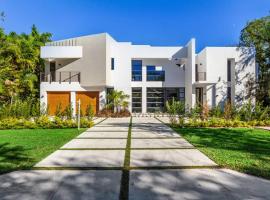 A picture of the hotel: Gorgeous modern mansion in Coral Gables!