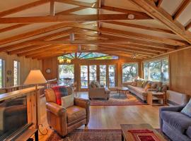 Foto di Hotel: Hillside Home with Deck and Views of Tomales Bay!