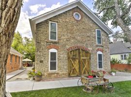 Hotel Photo: Charming Historic Condo - Walk to Downtown and UW