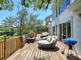 ホテル写真: Waterfront Lake Travis Luxury Home with Large Deck!