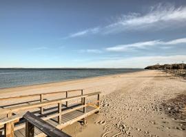 होटल की एक तस्वीर: Home in Long Island Wine Country - Walk to Beach!