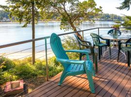 Фотографія готелю: Waterfront Bainbridge Island Home with Stunning Views