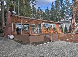 Hotel Photo: Gorgeous Poulsbo Waterfront Home on Liberty Bay!