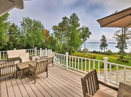 Hotelfotos: Enchanting Waterfront Sorrento Home with Deck!