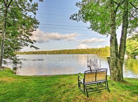 Hotel fotoğraf: Scenic Lyman Home on Swan Pond with Wraparound Deck!