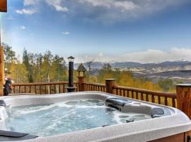 Fotos de Hotel: Secluded Granby Cabin with Mountain Views and Hot Tub