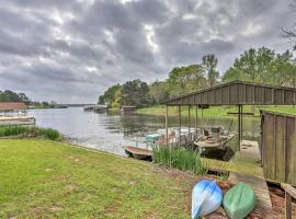 Hotel fotografie: Lake Athens Waterfront Home with Deck and Boat Dock!