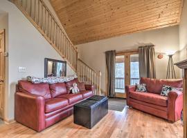 Hotel Photo: Rustic Cabin in the Woods 6 Mi to Snowshoe Resort