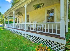 Hotelfotos: Beautiful Home Rental with Deck, 6 Mi to Lake George