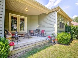 Hotel Foto: Pet-Friendly Home with Yard 9 Mi to Table Rock Lake