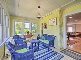 Hotel fotografie: Home with Patio, 2 Blocks to St Lawrence River