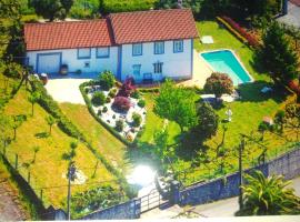 호텔 사진: Casa Tarrío con Piscina - Santiago de Compostela