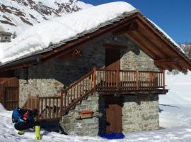 होटल की एक तस्वीर: Baita d'alpeggio immersa nella natura