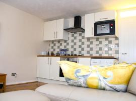 Hotel Foto: Beautifully refurbished maisonette with 2 beddroms