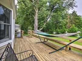Hotel Photo: Annapolis Home with Deck and Whitehall Bay Access
