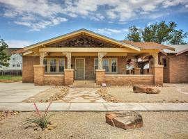 Хотел снимка: Inviting Lubbock Home More Than 1 Mi to Downtown