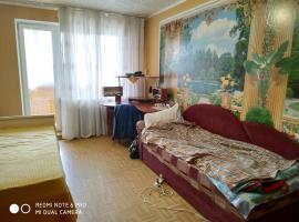 Foto do Hotel: Двохкімнатна квартира на Урожаї