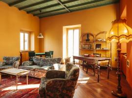 होटल की एक तस्वीर: Delightful Holiday Home in Castelleto Ticino with Jacuzzi