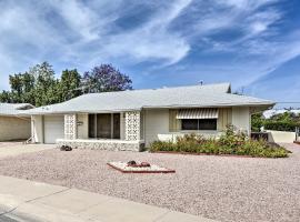 Fotos de Hotel: Quaint Sun City Home Covered Patio and Private Yard