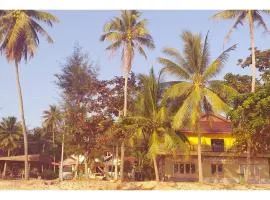 TAWAN RESORT, hotel in Chumphon