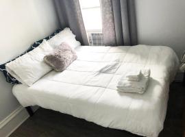 Hotel Photo: Hop on Over - Private Room - Great Locaion