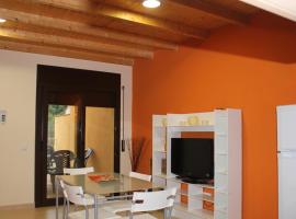 A picture of the hotel: Apartaments del Llierca