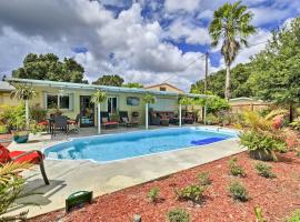 Hotel Foto: St Petersburg Home with Tropical Yard and Pool!