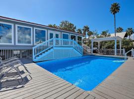 Hotel fotografie: Home with Deck and Dock on San Jacinto River!